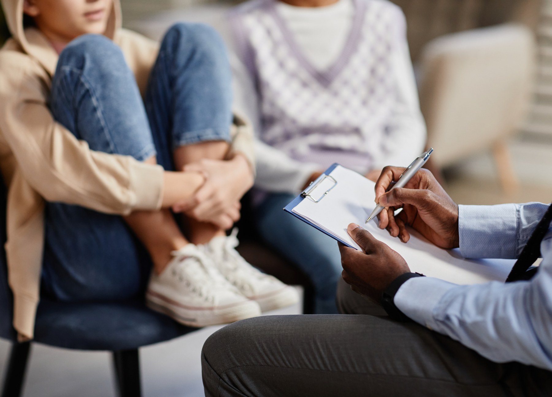 Persoon in gesprek met een psycholoog